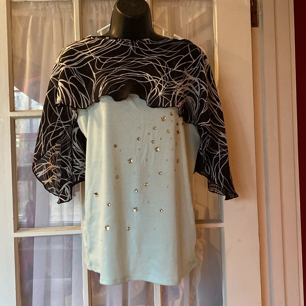 Reno Rose shoulder cape in great condition